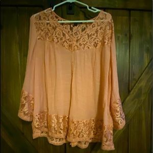 Brand new without tags Peach 🍑 blouse 1x very nice top! Non smoking home